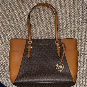 Micheal Kors Tote